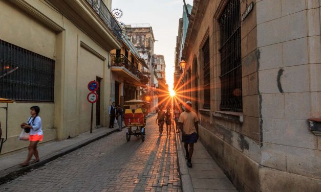 Photo Friday: Sunset in Havana Vieja